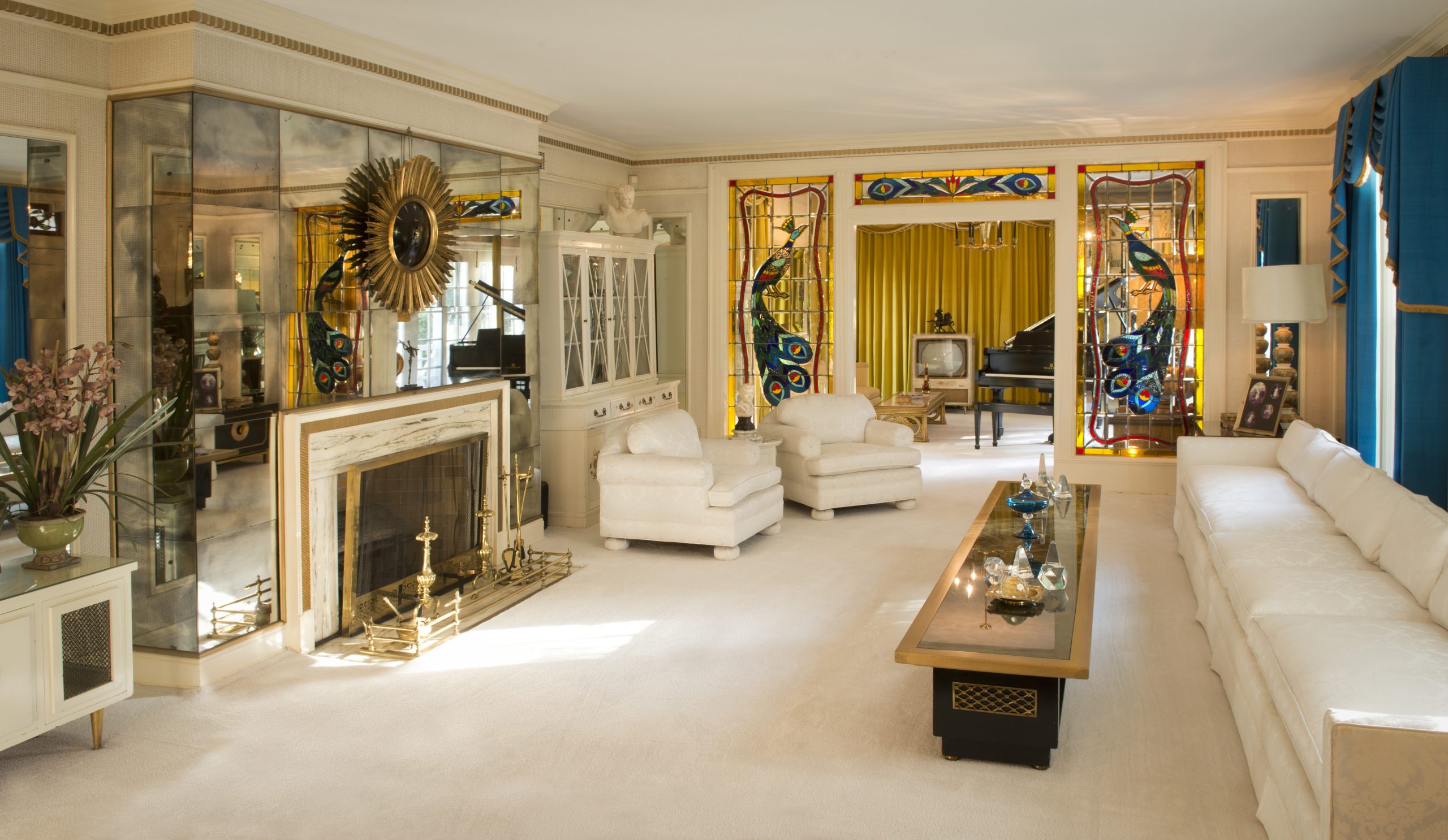 Tennessee-Memphis-Graceland-Living-Room